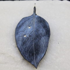 Hartriegel Blatt Altsilber